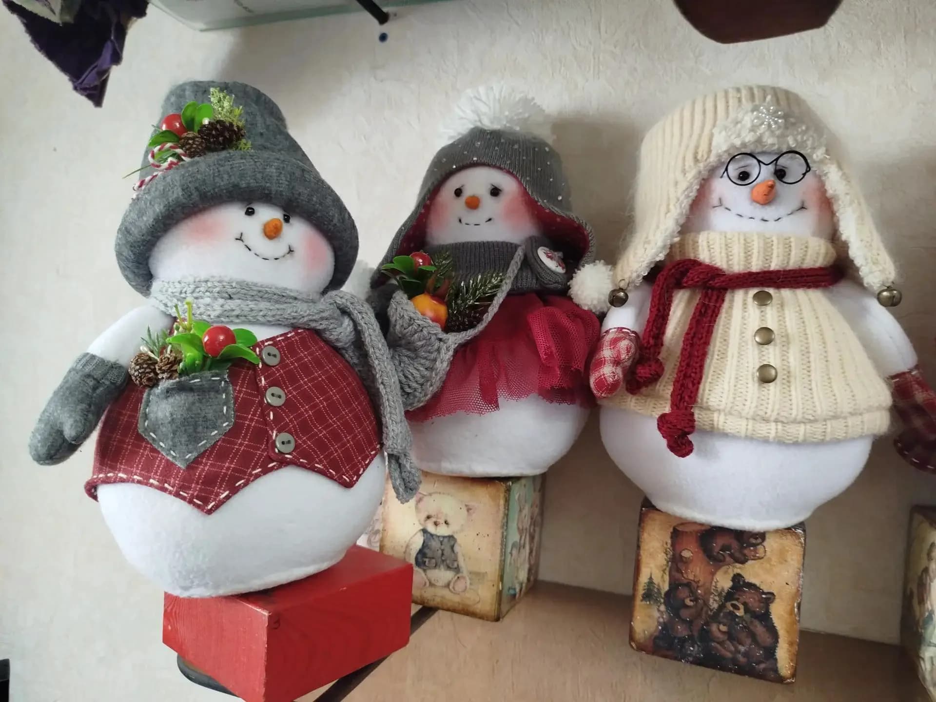 Интерьерные игрушки. Новогодние снеговики