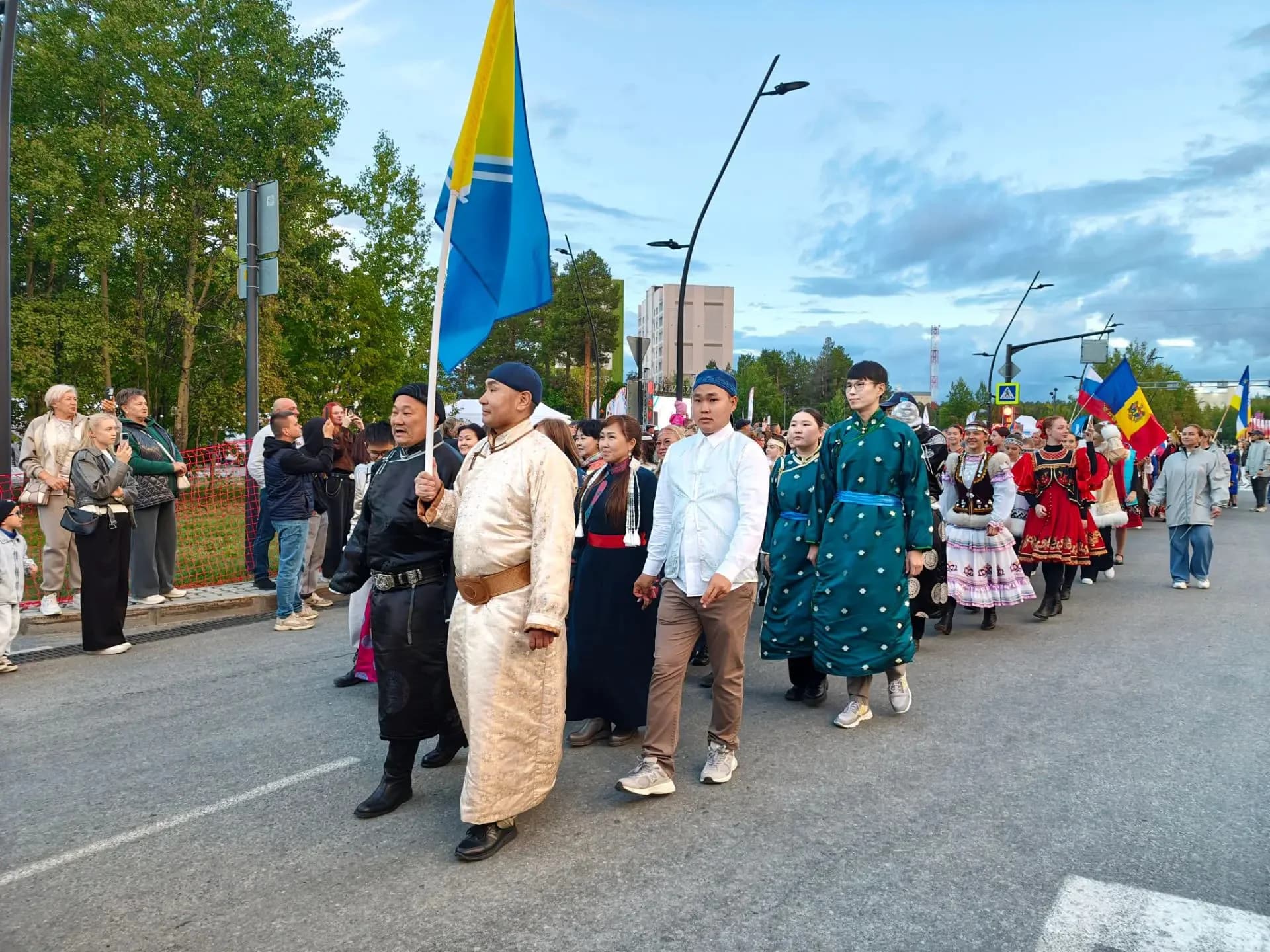 Марш "Шагает дружба" в Ноябрьске