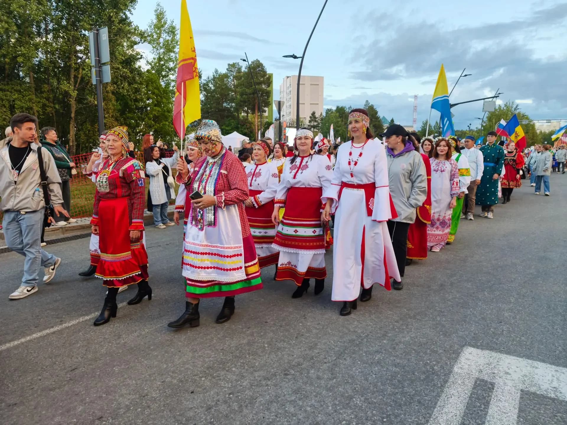 Марш "Шагает дружба" в Ноябрьске