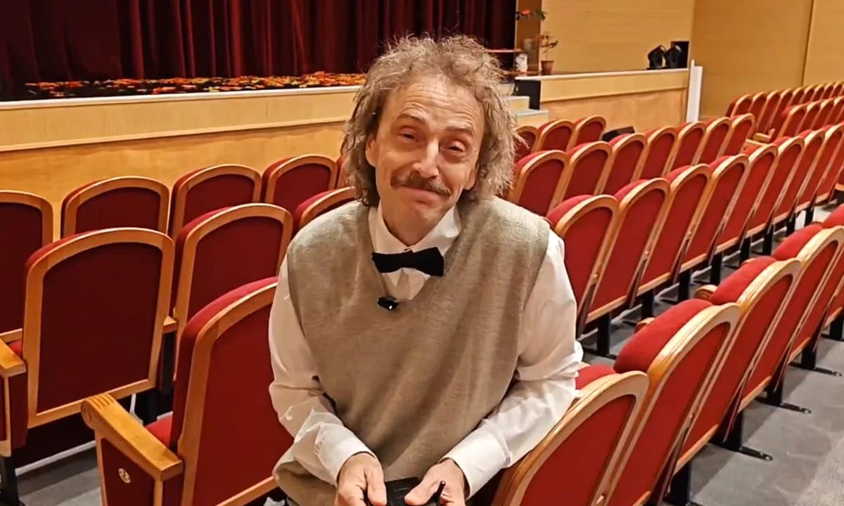 Центральной фигурой вечера стал актер-юбиляр Сергей Суворов.