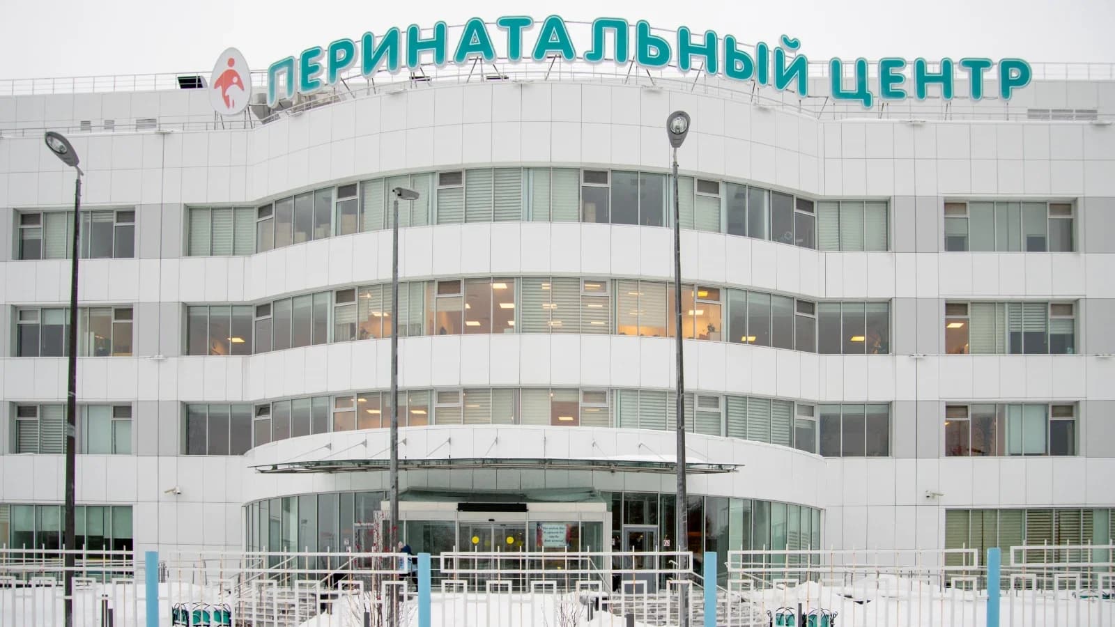 В перинатальном центре Ноябрьска запретили посещения и партнерские роды