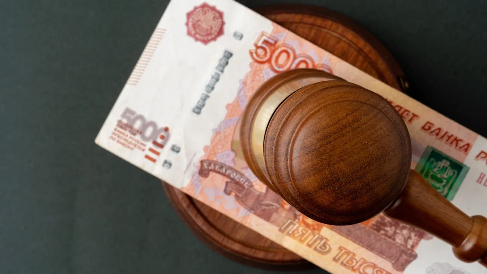 Жительница Ноябрьска оштрафована за нападение на учительницу в школе