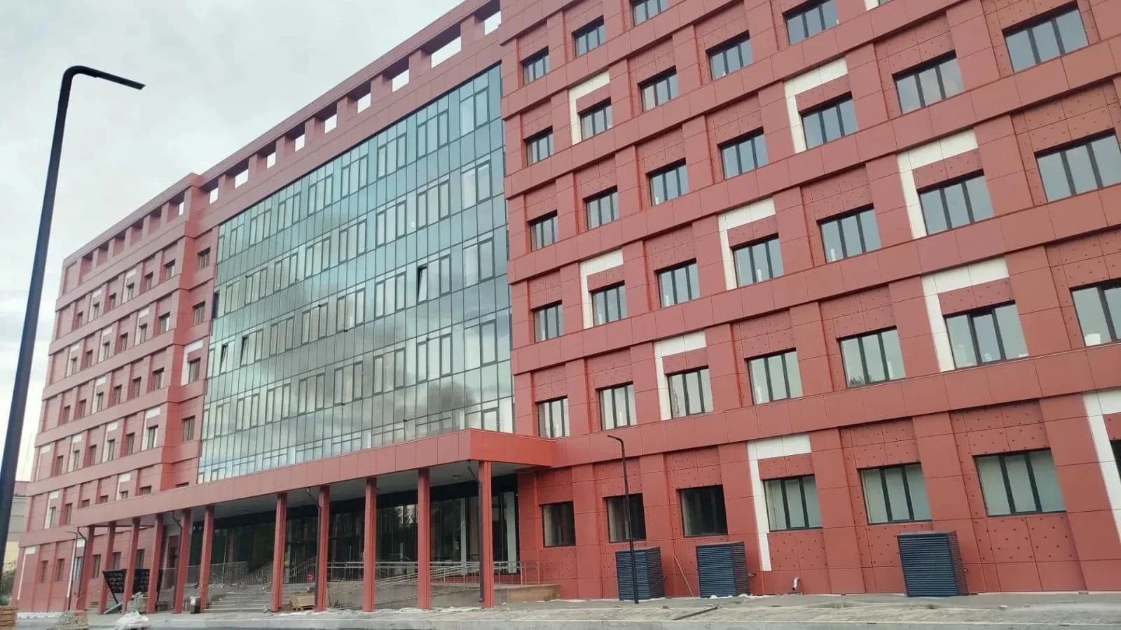 В Ноябрьске скоро откроется самая большая поликлиника Ямала