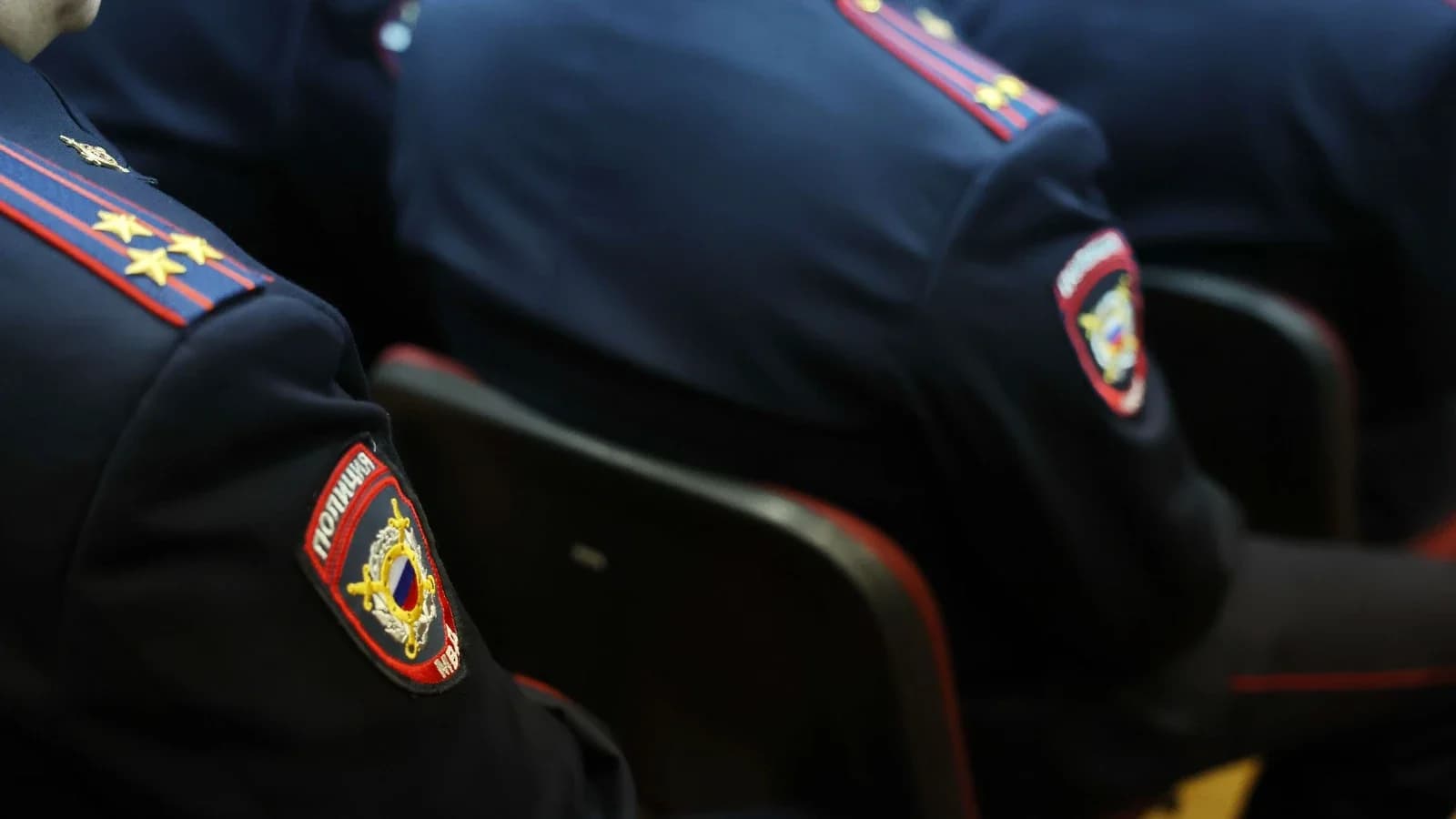 Пятеро полицейских из Ноябрьска отмечены премией за профессиональные достижения