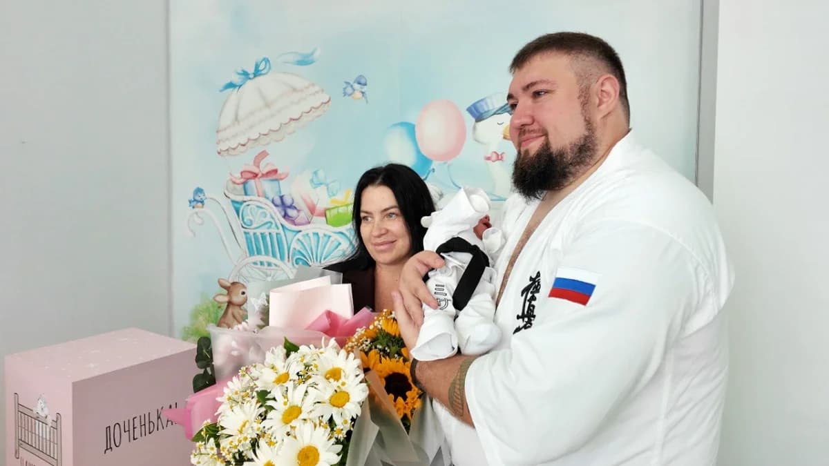 В Ноябрьске новорожденного посвятили в каратисты