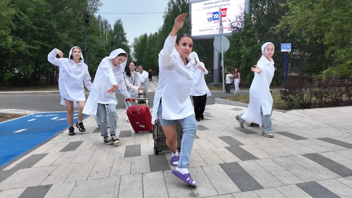 Ноябряне стали участниками перворманса от уличного театра