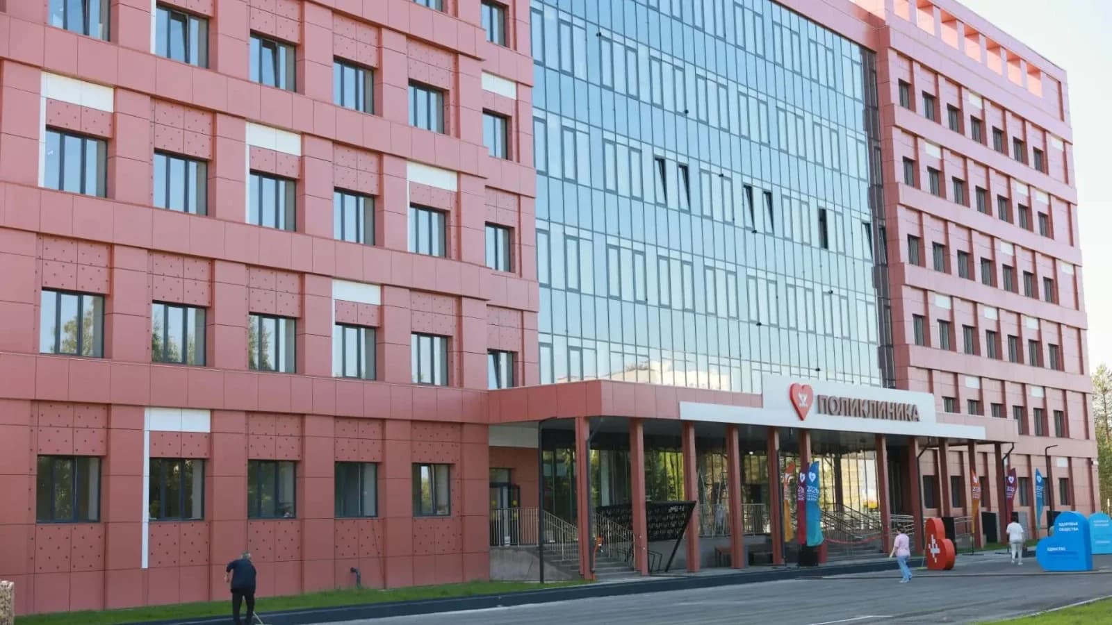 Дмитрий Артюхов открыл новую поликлинику в Ноябрьске