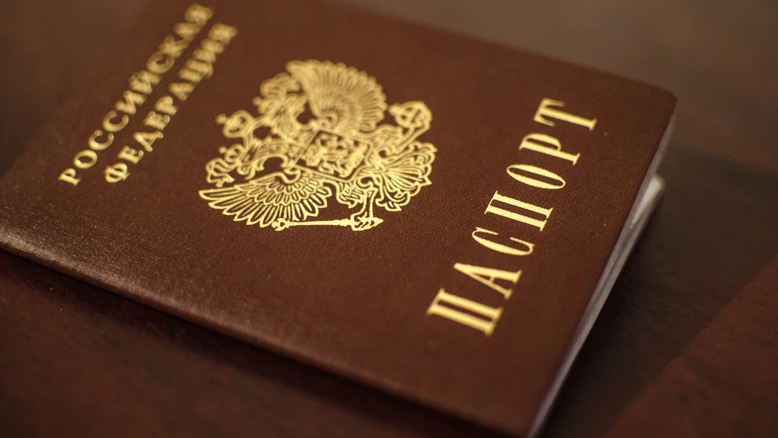 Первый паспорт юному ноябрянину вручили прямо в стационаре городской больницы