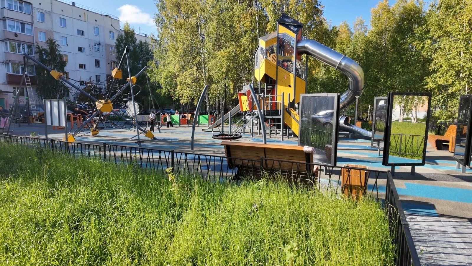 Игра и наука в одном пространстве: в Ноябрьске открылась новая детская площадка
