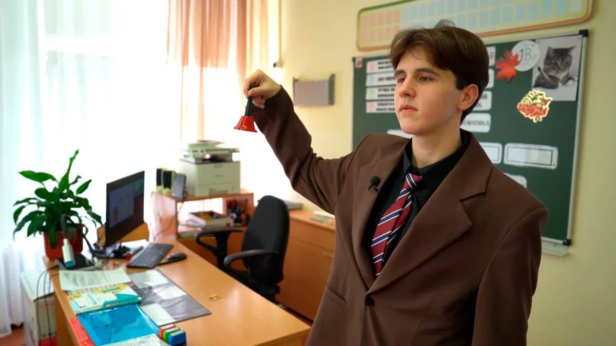 Единственный на Ямале: мужчина‑педагог Денис Рейн учит первоклассников в Ноябрьске
