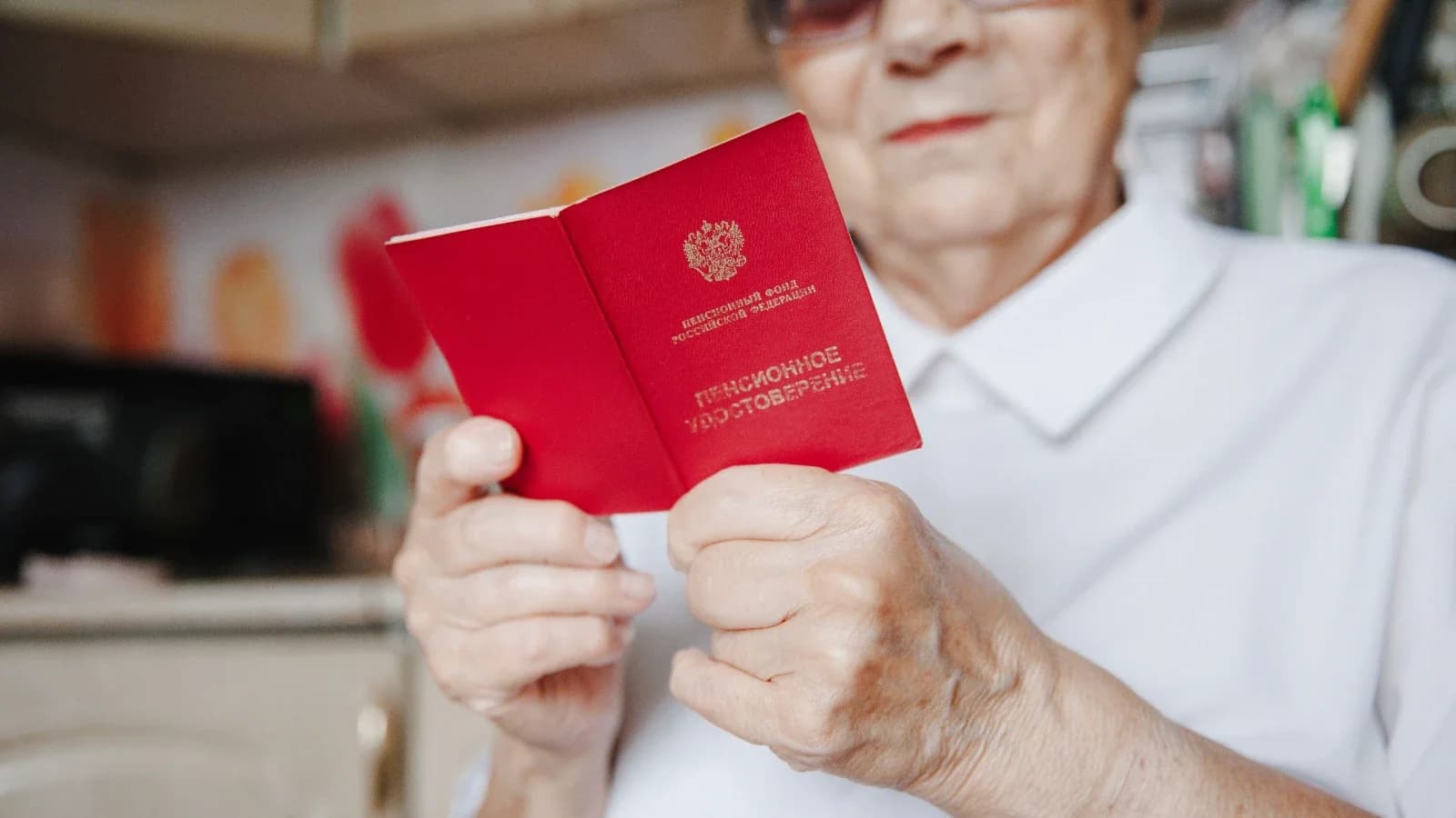 В Ноябрьске пенсионные накопления жительниц незаконно перевели в частный фонд